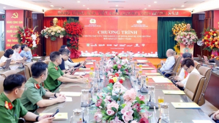 Cứu trợ khẩn cấp đồng bào bị ảnh hưởng bởi bão lũ trên VNeID