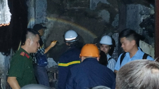 Vụ cháy khiến 5 người tử vong: Hàng xóm mang bình chữa cháy, vòi nước dập lửa nhưng không thành