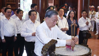 Tổng Bí thư Tô Lâm dâng hương tưởng nhớ Chủ tịch Hồ Chí Minh tại Nghệ An