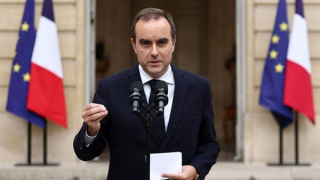 Nước Pháp tiếp tục chìm trong khủng hoảng