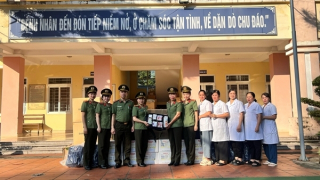 Y tế CAND hỗ trợ phòng dịch và xử lý ô nhiễm môi trường sau lũ rút tại Cao Bằng