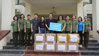 Phụ nữ CAND đồng hành cùng người dân Thái Nguyên khắc phục hậu quả thiên tai, lũ lụt