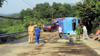 Lật xe khách ở Lào Cai, nhiều người thương vong