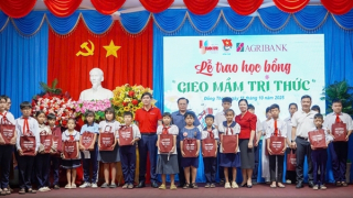 Agribank Chi nhánh Phú Nhuận trao học bổng “Gieo mầm tri thức”