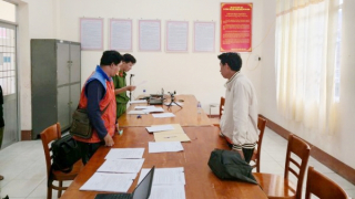 Nhân viên công ty giao hàng thu hộ tiền rồi "đút túi" 438 triệu đồng