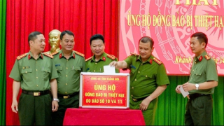 Công an tỉnh Khánh Hòa quyên góp 1,9 tỷ đồng ủng hộ đồng bào thiệt hại do thiên tai bão lũ
