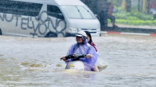 Mưa rơi, Hà Nội trôi…