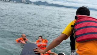 Cảnh sát kịp thời cứu nạn du khách nước ngoài đuối nước trên biển Nha Trang