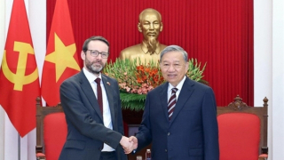 Tổng Bí thư Tô Lâm tiếp Đại sứ Anh tại Việt Nam