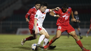 Hiệp đấu lúng túng của HLV Kim Sang-sik