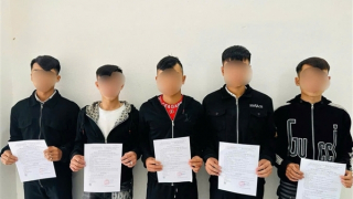 Mang hung khí đi gây rối trong đêm, 5 thanh thiếu niên bị khởi tố