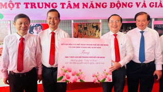 Trao tặng Không gian “Cây tri thức” và 126.000 quyển sách cho Học viện Cán bộ TP Hồ Chí Minh