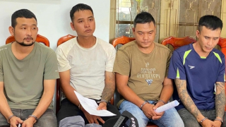 Tranh giành khách, 4 đối tượng chặn xe đánh tài xế trọng thương