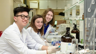 Giải pháp nào để thu hút 2.000 giảng viên giỏi từ nước ngoài đến Việt Nam?