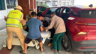 CSGT kịp thời giúp người dân cấp cứu an toàn