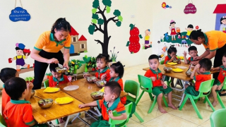 Gian nan đưa trẻ 3 tuổi ở vùng cao Thanh Hoá đến trường