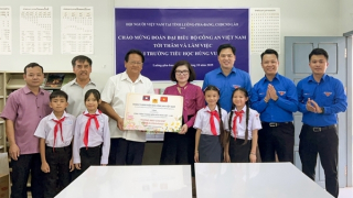 Gắn kết Việt – Lào từ những việc làm giản dị mà ý nghĩa