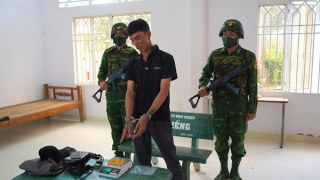 Bắt giữ đối tượng vận chuyển trái phép vàng vào Việt Nam