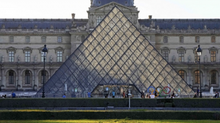 Bảo tàng Louvre bị trộm đột nhập, mất nhiều tài sản vô giá