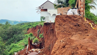 Tiếp tục sạt lở rất nghiêm trọng tại đường vào Trạm 500kV thủy điện Ia Ly
