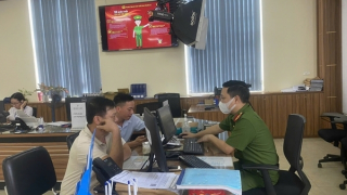 Người dân chỉ cung cấp bản sao Giấy chứng nhận và Căn cước công dân mà không phải công chứng