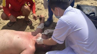 Kịp thời cứu nạn một nam du khách Nga đuối nước khi tắm biển Nha Trang