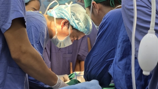 Cứu sống nam học sinh bị thanh sắt đâm xuyên đầu