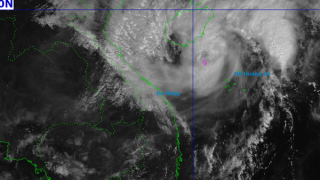 Bão Fengshen cách Đà Nẵng 260km, mưa lớn kéo dài