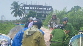 Không có chuyện cán bộ được nghỉ làm việc, chợ dừng hoạt động từ chiều 22/10 do bão