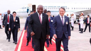 Tổng thống Nam Phi Matamela Cyril Ramaphosa đến Hà Nội, bắt đầu thăm Việt Nam