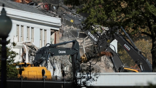 Vì sao một phần Nhà trắng bất ngờ bị phá dỡ?