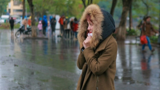 Miền Bắc trời lạnh, lác đác mưa