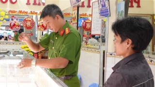 Kẻ cướp dây chuyền bị bắt giữ sau 16 giờ gây án