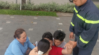 Giải cứu người đàn ông có ý định tự tử trên sông Sài Gòn