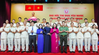 Tập thể Công an TP Hồ Chí Minh và nhiều cá nhân nhận các phần thưởng cao quý