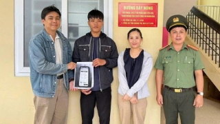 Thanh niên bất ngờ nhận được 650 triệu đồng đến gặp Công an nhờ tìm người chuyển nhầm