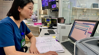 Nữ điều dưỡng hồi sức cấp cứu - Những hy sinh thầm lặng