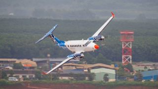 Lần thứ 2 máy bay tiếp cận đường băng sân bay Long Thành