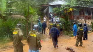 Đà Nẵng: Gần 600 hộ dân bị cô lập do sạt lở, QL40B bị chia cắt