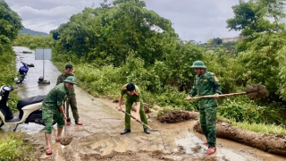 Công an Quảng Trị chủ động ứng phó mưa lớn, giúp dân đảm bảo an toàn