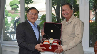 Thứ trưởng Nguyễn Văn Long chào xã giao Phó Thủ tướng thứ nhất Campuchia