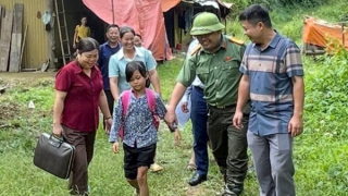 Gieo chữ, thắp ước mơ cho cô bé học sinh nghèo