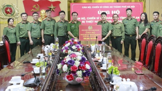 Công an TP Hà Nội hỗ trợ 500 triệu đồng giúp CBCS và nhân dân Nghệ An khắc phục hậu quả bão lũ