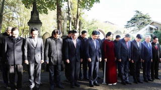 Vietnamese Party General Secretary pays tribute to proletariat leader Karl Marx in London