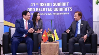 PM meets with leaders of Brunei, Malaysia, Timor-Leste on 47th ASEAN Summit sidelines