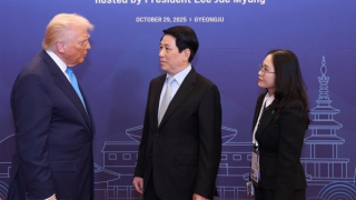 Chủ tịch nước gặp Tổng thống Hoa Kỳ và lãnh đạo cấp cao các nước dự APEC 2025