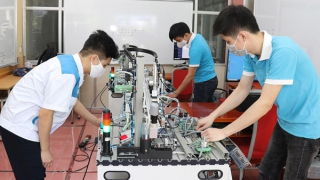 Thị trường lao động cuối năm: Nhiều thách thức đan xen