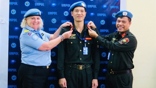 Thiêng liêng những lễ trao quân hàm tại châu Phi