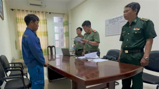 Khởi tố 2 thuyền trưởng tổ chức cho người khác xuất cảnh trái phép