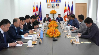 Thứ trưởng Nguyễn Văn Long làm việc với Bộ trưởng cấp cao, Giám đốc Trung tâm quốc gia Công nghệ, Thông tin Campuchia